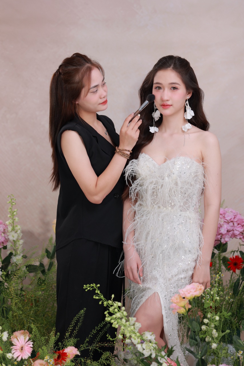 HÀ  THƯ  MAKEUP  