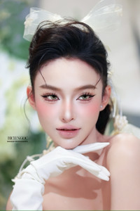 Rose Makeup