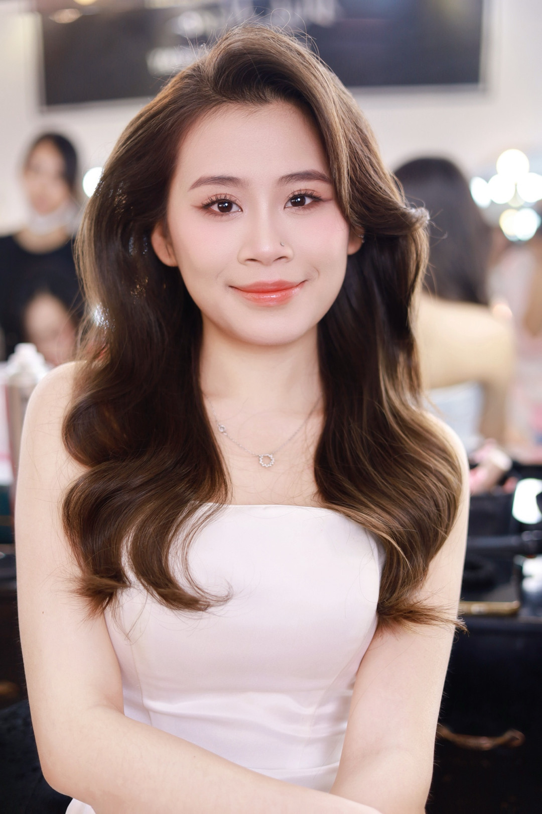 Lớp nền mỏng mịn trên nền da được chăm sóc kỹ trước ngày cưới