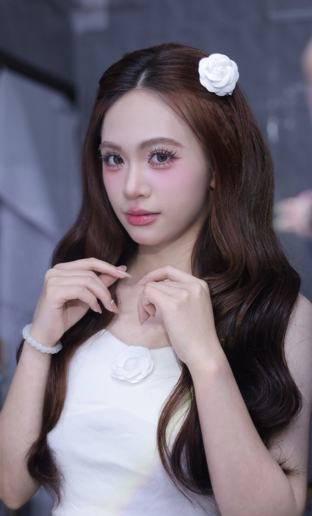 Layout trang điểm nhẹ nhàng cho dịp tốt nghiệp