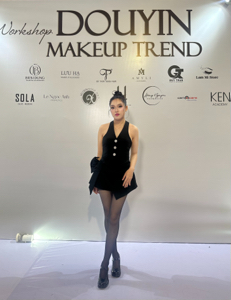 Huemanmakeup.735