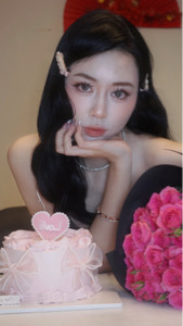 AdelaTranmakeup