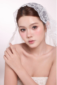 em huệ makeup 