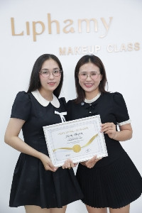 Phan Huyền makeup