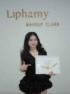 Lê Phương Makeup